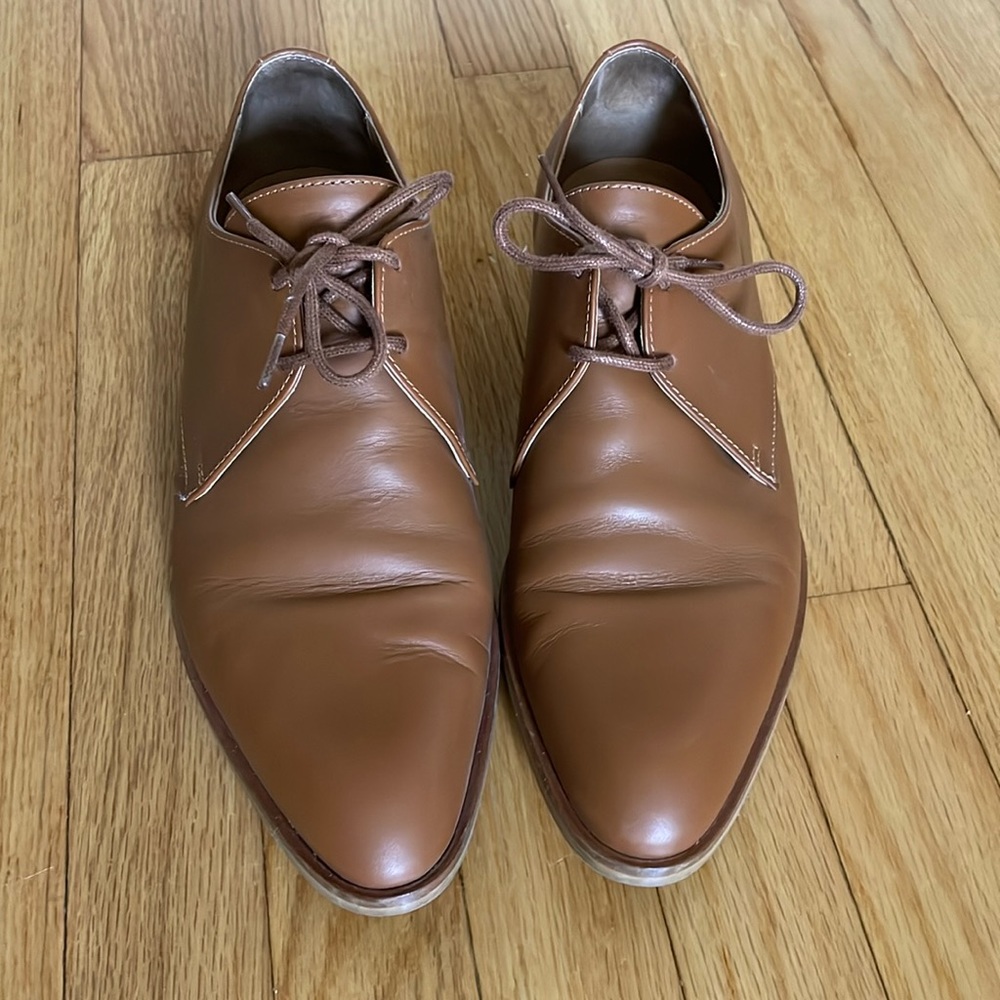 Everlane leather loafer with laces in toasted almond.  Sz 8.5womens